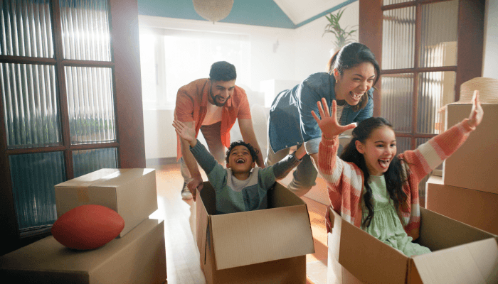 Gezin in hun nieuwe woning